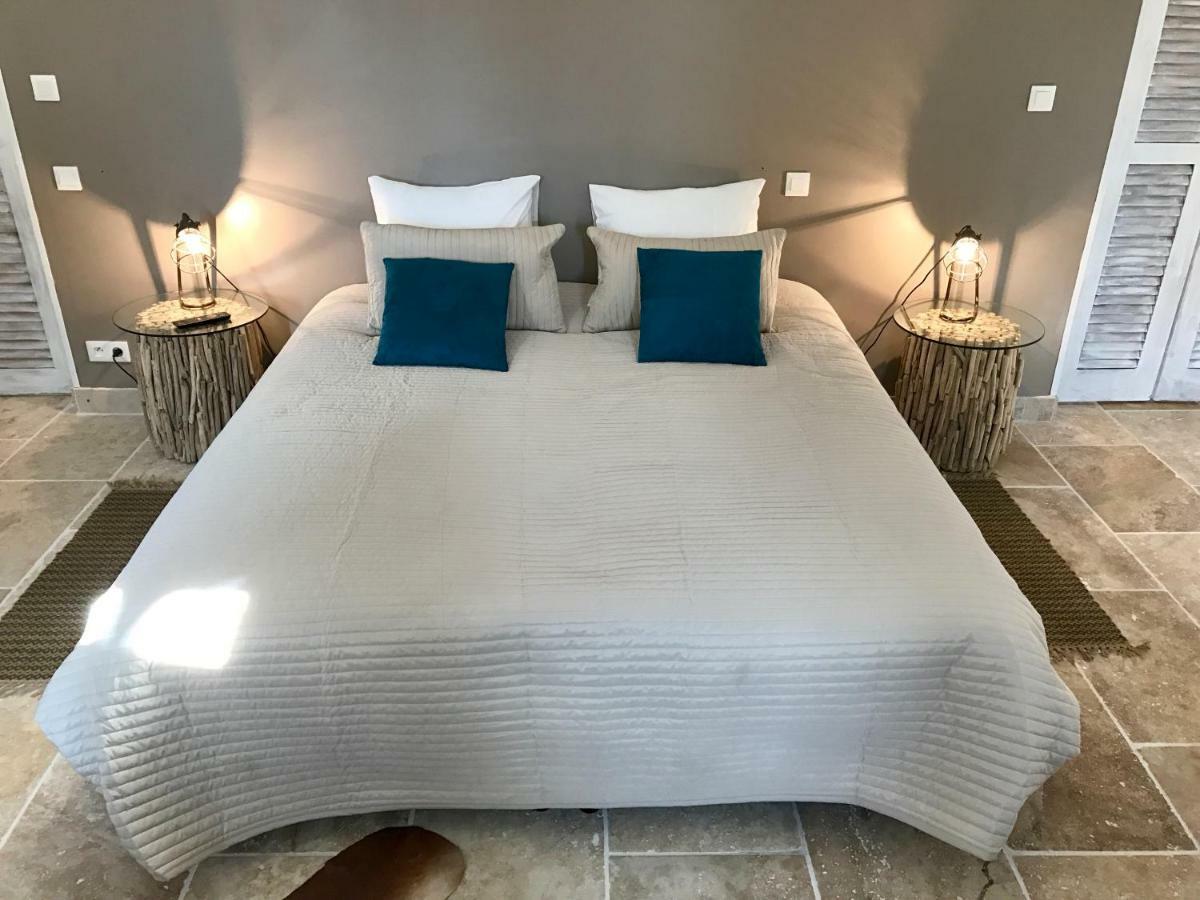 Mas Du Grand Bordes Bed and Breakfast Saint-Laurent-dʼAigouze Exteriör bild