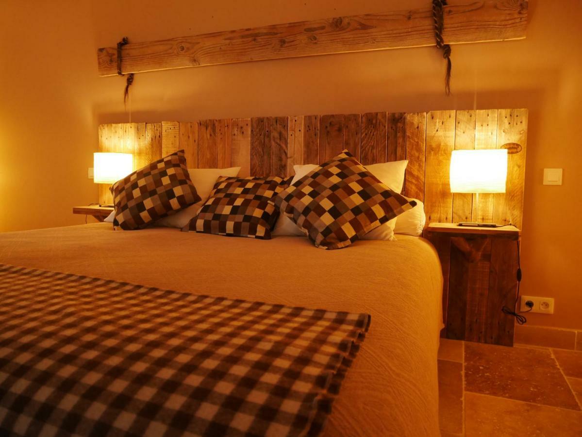 Mas Du Grand Bordes Bed and Breakfast Saint-Laurent-dʼAigouze Exteriör bild