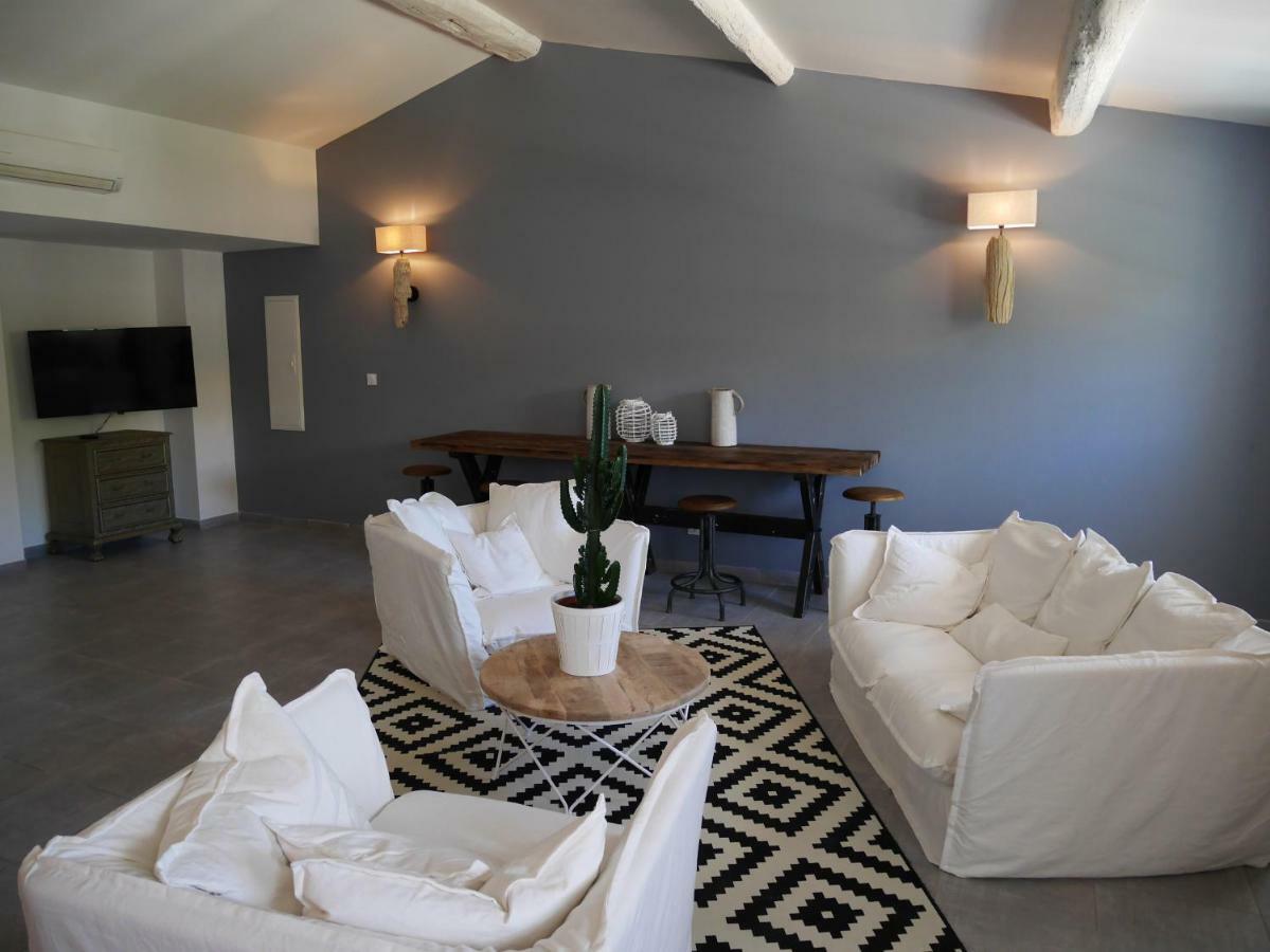 Mas Du Grand Bordes Bed and Breakfast Saint-Laurent-dʼAigouze Exteriör bild